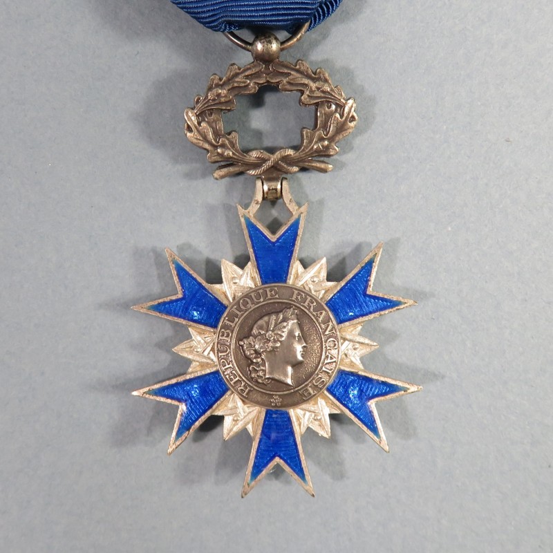 FRANCE MEDAILLE DE CHEVALIER DE L'ORDRE NATIONAL DU MERITE ONM FABRICATION EN ARGENT